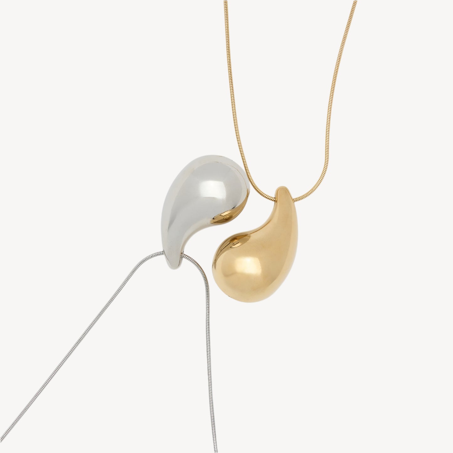 DROP Necklace with Central Pendant